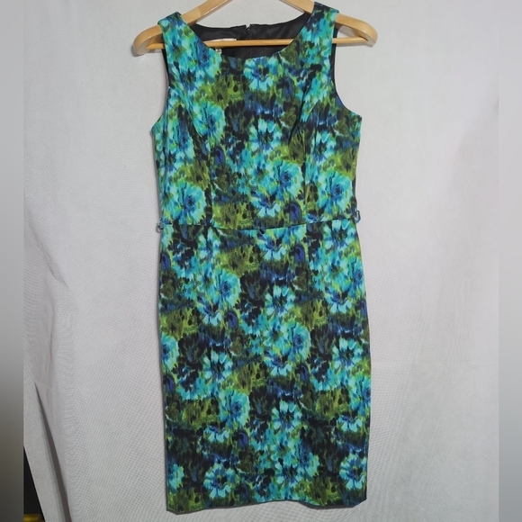 Evan Picone Dresses & Skirts - Evan Picone Blue and Green Sleeveless Stretch Floral Midi Dress